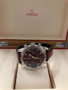 オメガ スピードマスター '57 332.12.41.51.11.001 バーガンディ